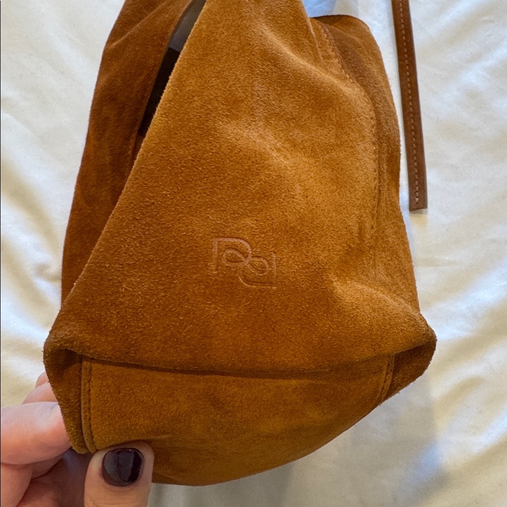 Reformation Small Vittoria Tote - Picture 5 of 11